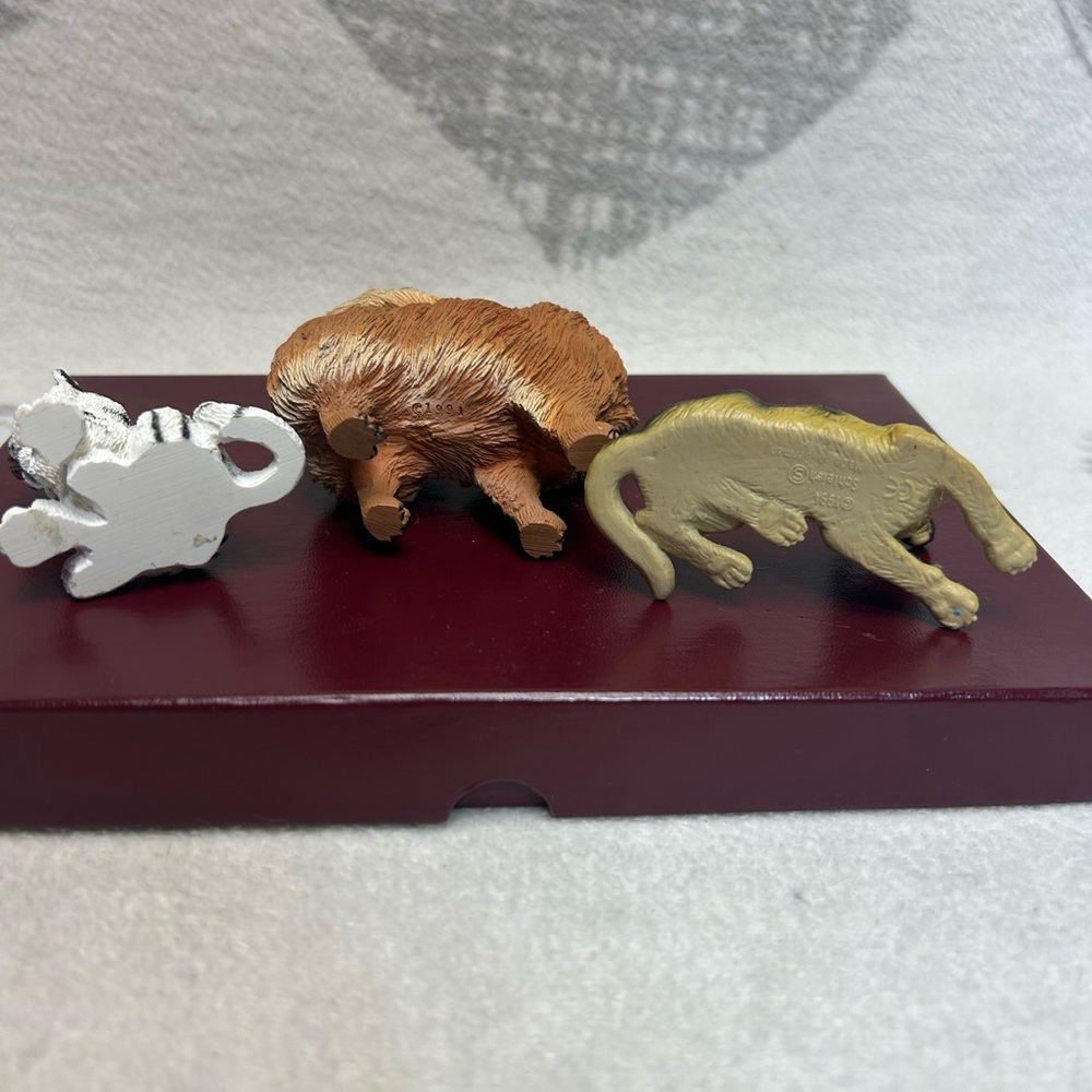 Life Like Pomeranian, German Shepard And Baby White Tiger - Picture 3 of 6